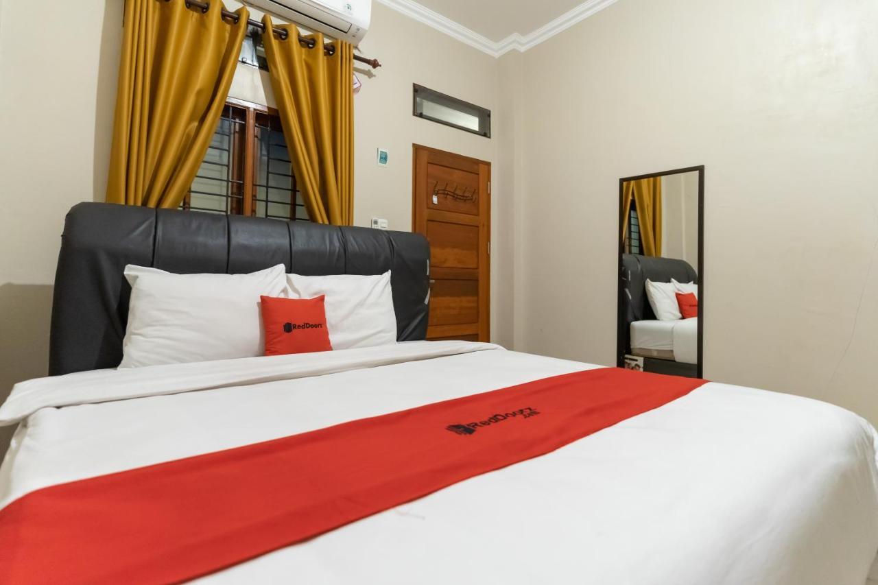 Reddoorz At Joyce Guest House Medan Buitenkant foto