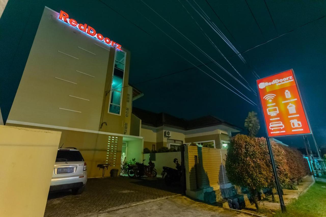 Reddoorz At Joyce Guest House Medan Buitenkant foto
